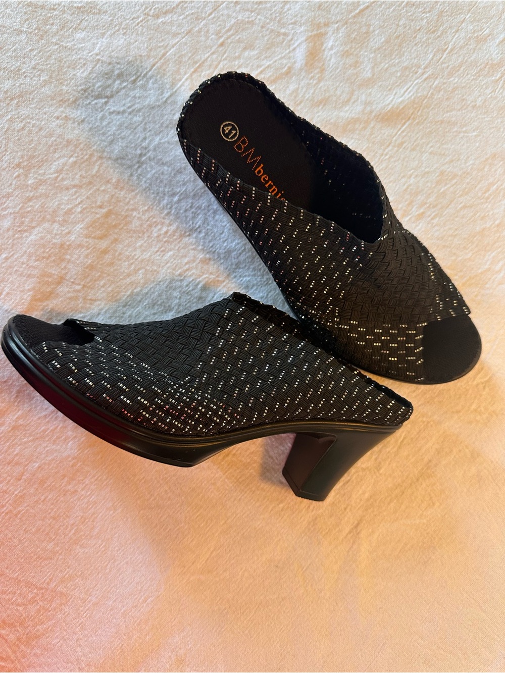 bernie mev. 41 Black Elasticized Woven Peep-Toe Block Heel Mules Like New